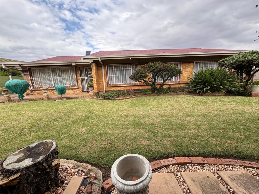 4 Bedroom Property for Sale in Naudeville Free State